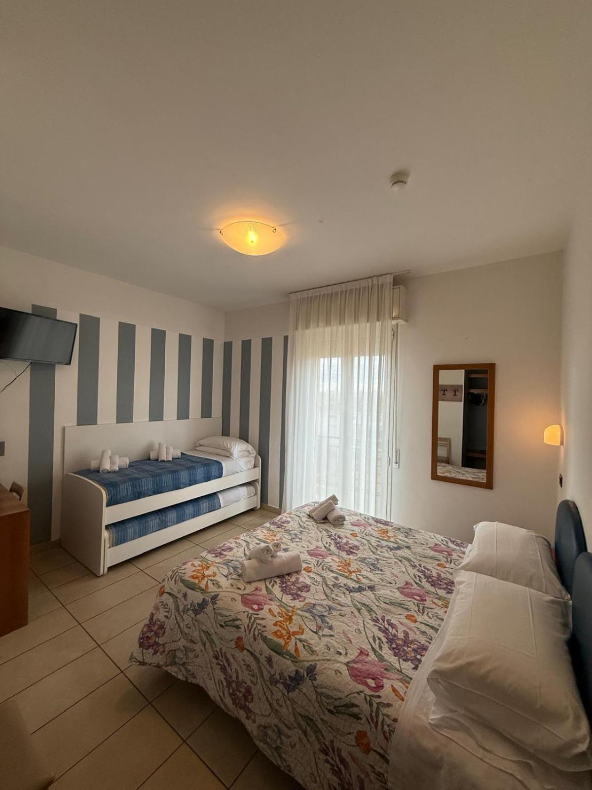 Hotel Berenice Rimini Eksteriør billede