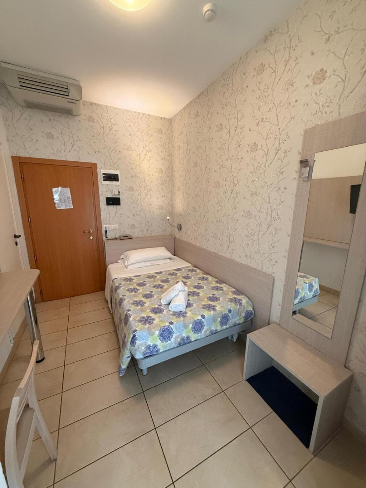 Hotel Berenice Rimini Eksteriør billede