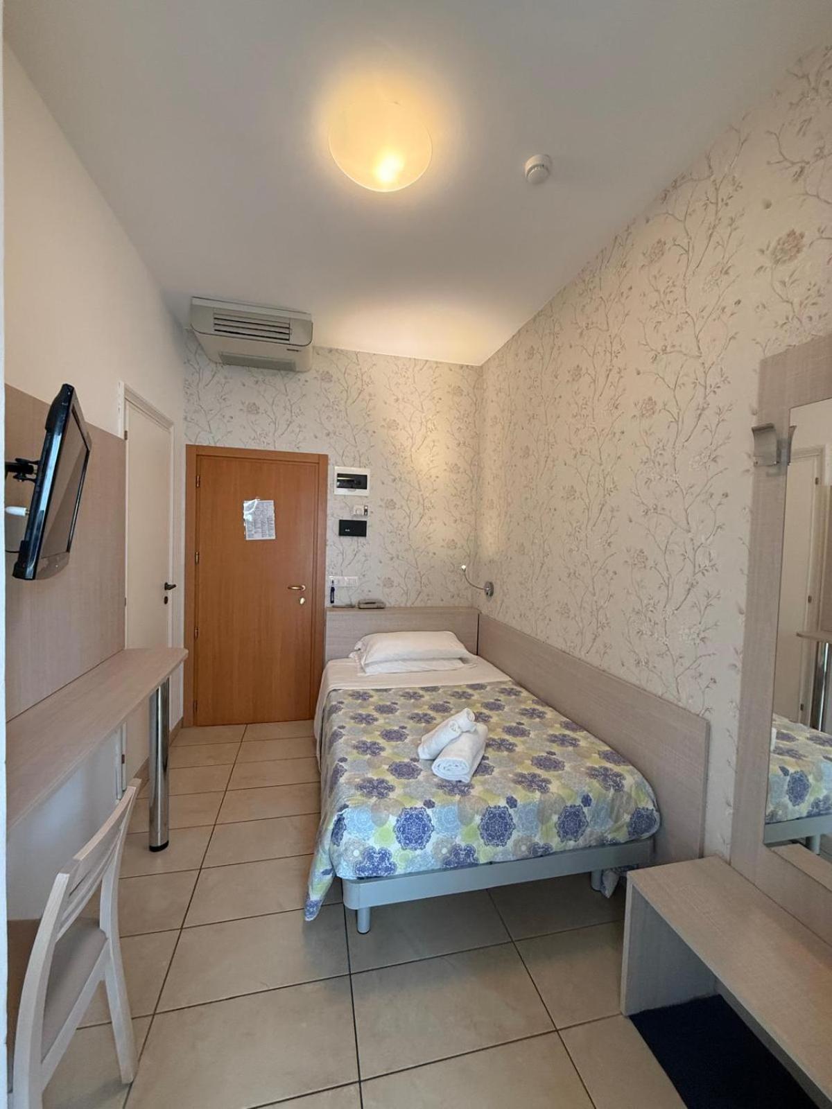 Hotel Berenice Rimini Eksteriør billede